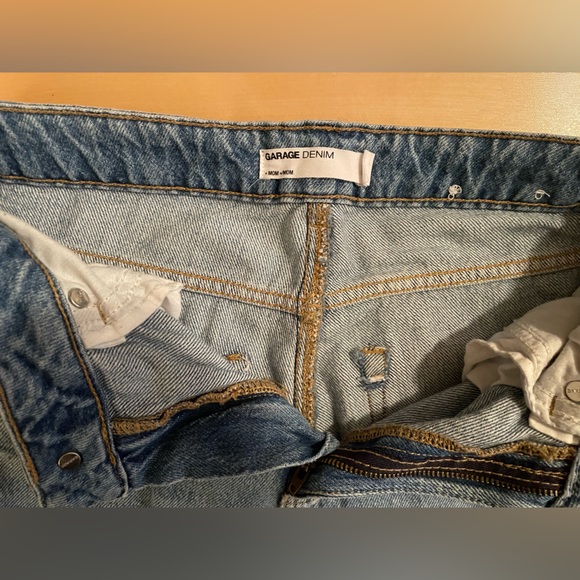 GARAGE| Size 1 Mom Jean - Picture 11 of 13